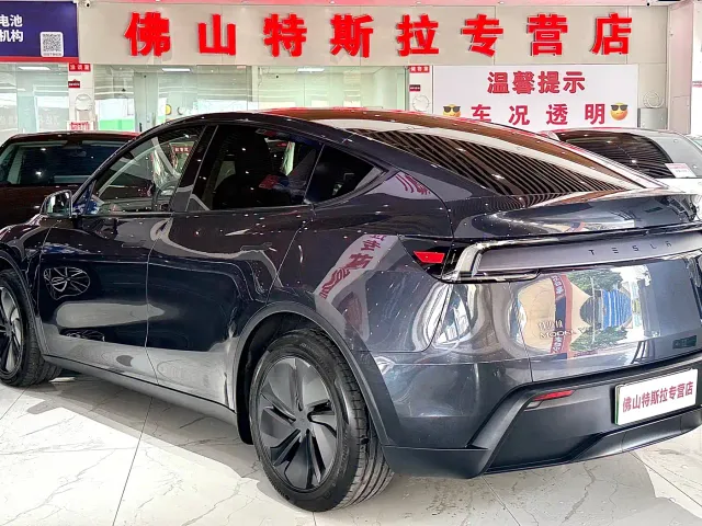 Tesla Model Y — Фото автомобиля 3
