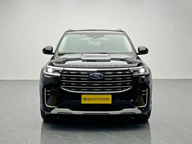 Ford Explorer — Фото автомобиля 2