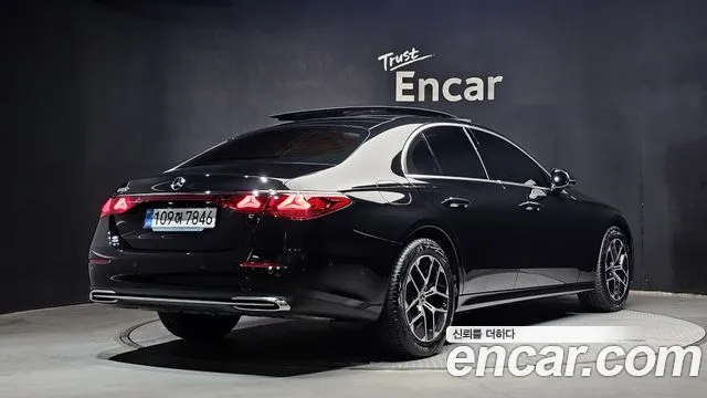 Mercedes-Benz E-Class — Фото автомобиля 2