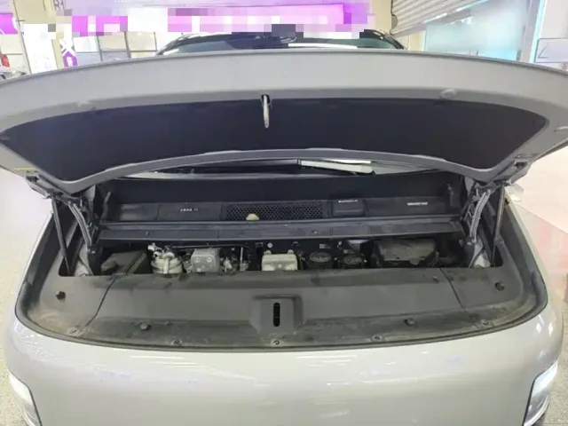 Li Auto MEGA — Фото автомобиля 19