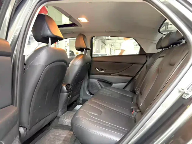 Hyundai Elantra — Фото автомобиля 5
