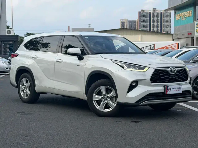 Toyota Highlander — Фото автомобиля 3