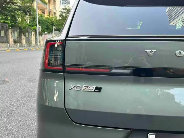 Volvo XC70 Plug-in Hybrid — Фото автомобиля 9