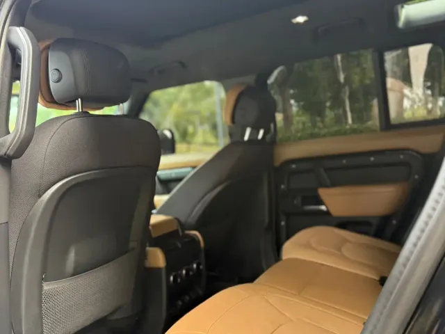 Land Rover Defender — Фото автомобиля 6