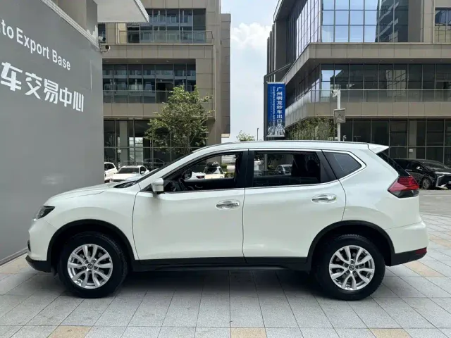 Nissan X-Trail — Фото автомобиля 3