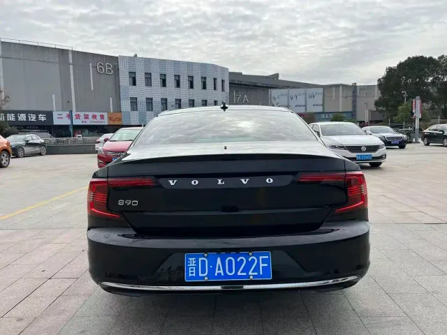 Volvo S90 — Фото автомобиля 5