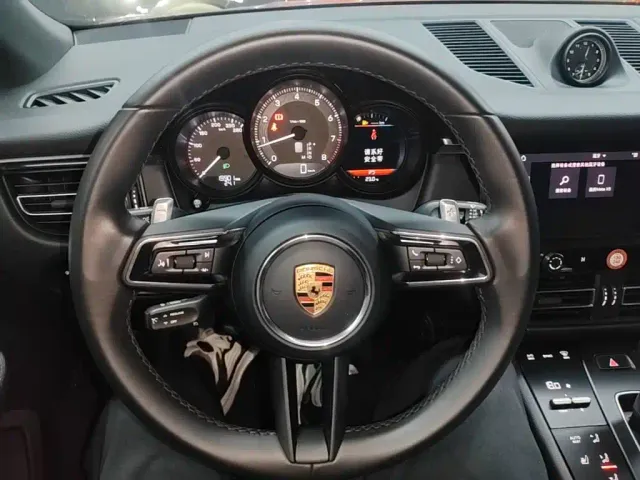 Porsche Macan — Фото автомобиля 10