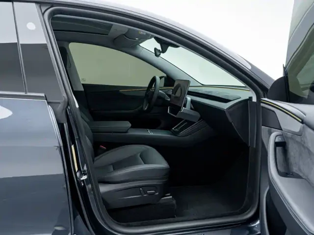 Tesla Model Y — Фото автомобиля 15