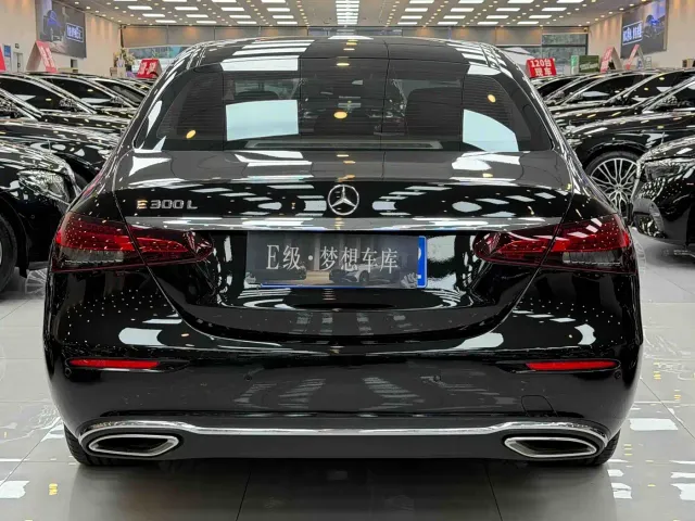 Mercedes-Benz E-Class — Фото автомобиля 16