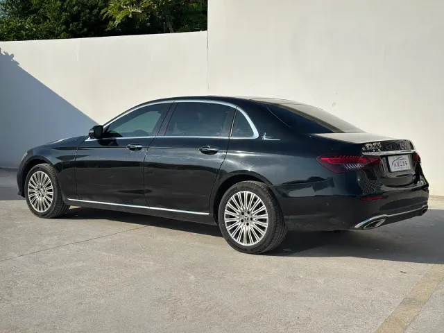 Mercedes-Benz E-Class — Фото автомобиля 21