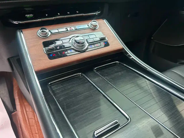 Lincoln Aviator — Фото автомобиля 8