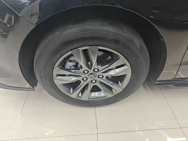 Toyota Sienna — Фото автомобиля 22