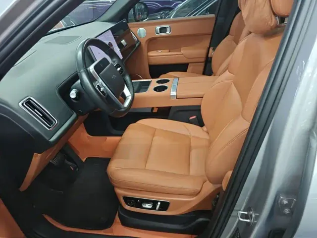 Li Auto L8 — Фото автомобиля 14