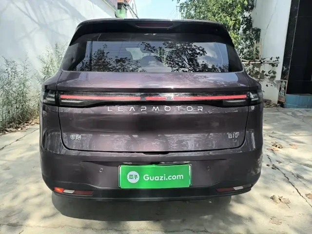 Leapmotor B10 — Фото автомобиля 3