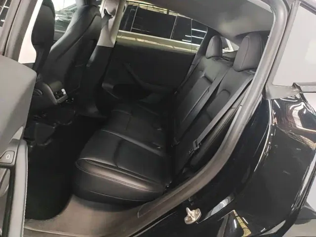 Tesla Model Y — Фото автомобиля 16