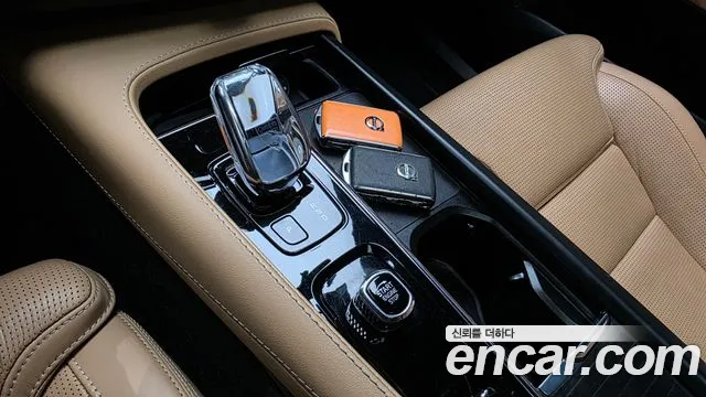 Volvo XC90 — Фото автомобиля 12