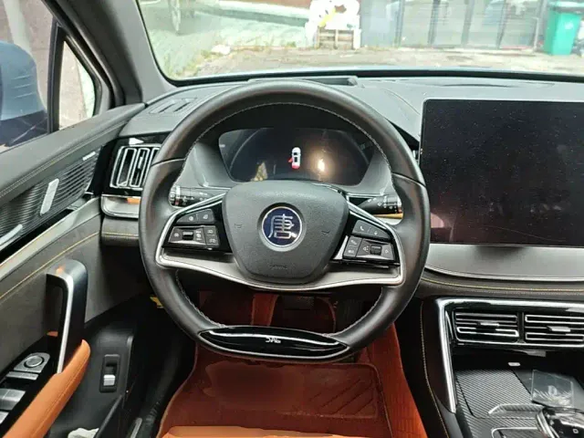 BYD Tang — Фото автомобиля 10