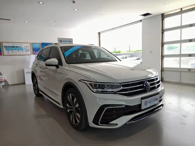 Volkswagen Tiguan L 2024 Outstanding 330TSI Auto 2WD R-Line Dragon Glory Edition — Фото автомобиля 3
