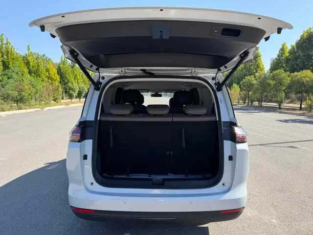 Wuling Starlight 730 — Фото автомобиля 13