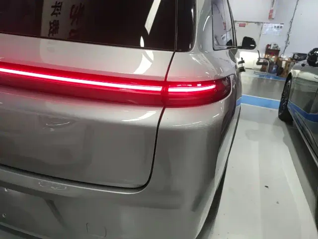 Li Auto L8 — Фото автомобиля 7