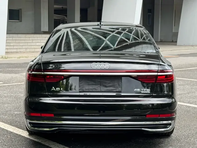 Audi A8 — Фото автомобиля 4