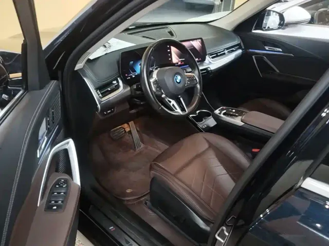BMW iX1 — Фото автомобиля 15