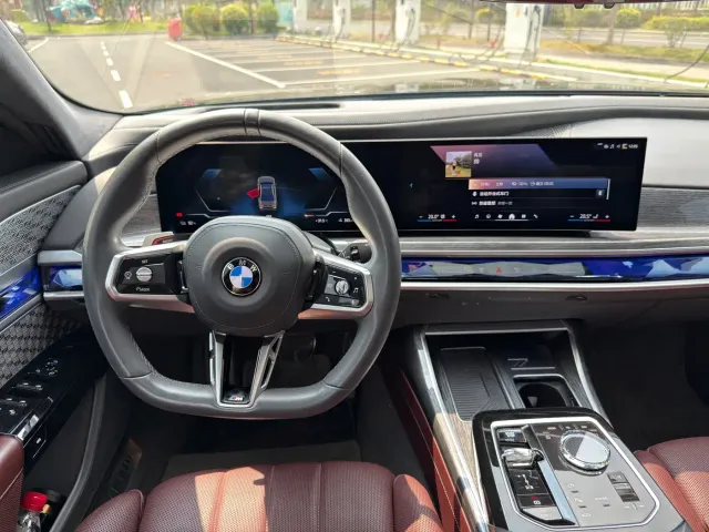 BMW i7 — Фото автомобиля 3
