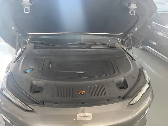 Geely Galaxy E8 — Фото автомобиля 19