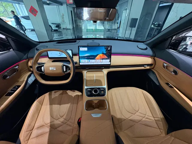 Geely Galaxy Starship 7 EM-i — Фото автомобиля 6
