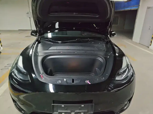 Tesla Model Y — Фото автомобиля 19
