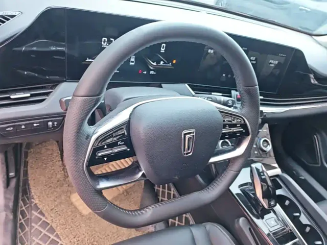 Bestune B70 — Фото автомобиля 10