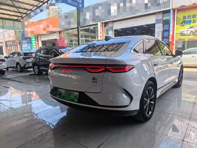 BYD Qin L — Фото автомобиля 11