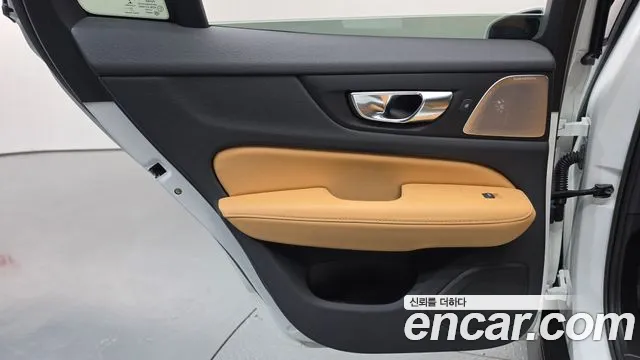Volvo V60 Cross Country 2nd Gen — Фото автомобиля 14