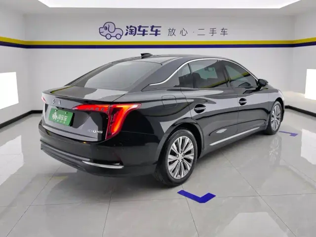 Hongqi E-QM5 — Фото автомобиля 3