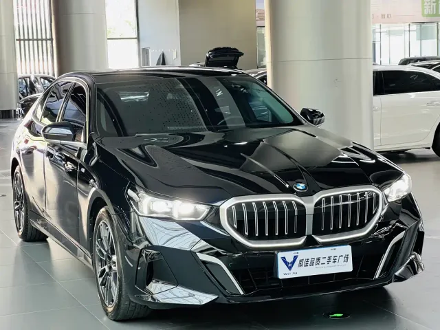 BMW 5 Series — Фото автомобиля 3