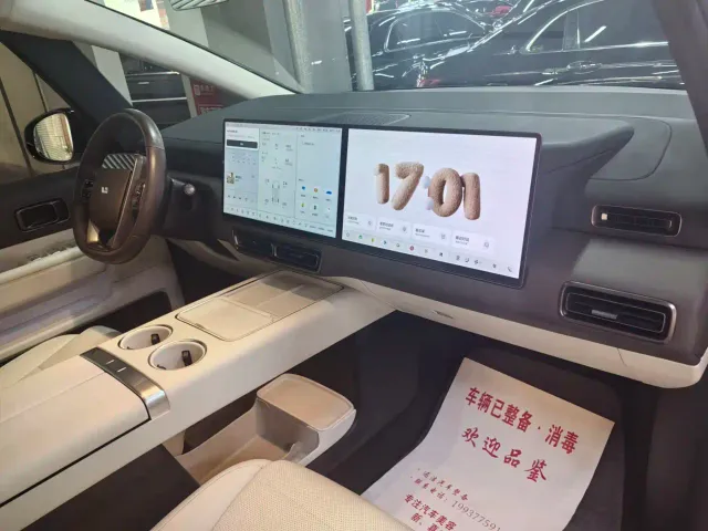 Li Auto MEGA — Фото автомобиля 11