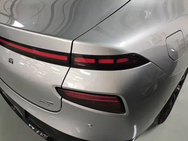 Xpeng P7 — Фото автомобиля 7