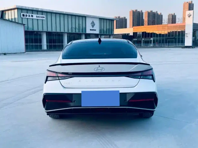 Hyundai Elantra — Фото автомобиля 5