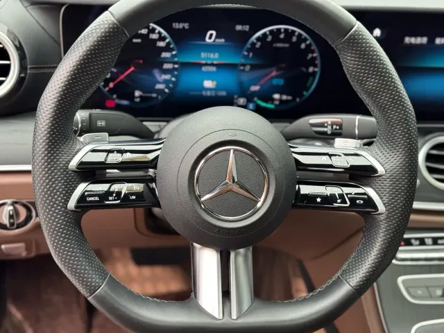 Mercedes-Benz E-Class — Фото автомобиля 14