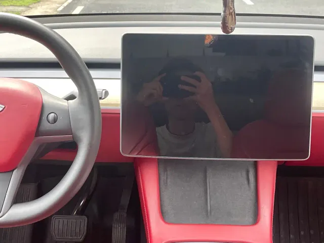 Tesla Model Y — Фото автомобиля 21