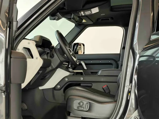 Land Rover Defender — Фото автомобиля 8