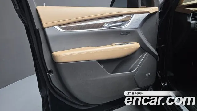 Cadillac XT6 — Фото автомобиля 16