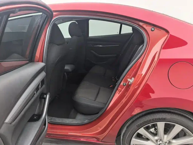 Mazda Axela — Фото автомобиля 9