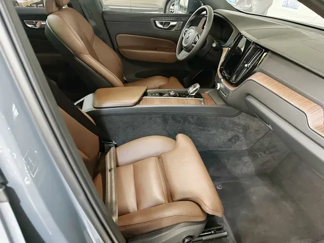 Volvo XC60 — Фото автомобиля 7