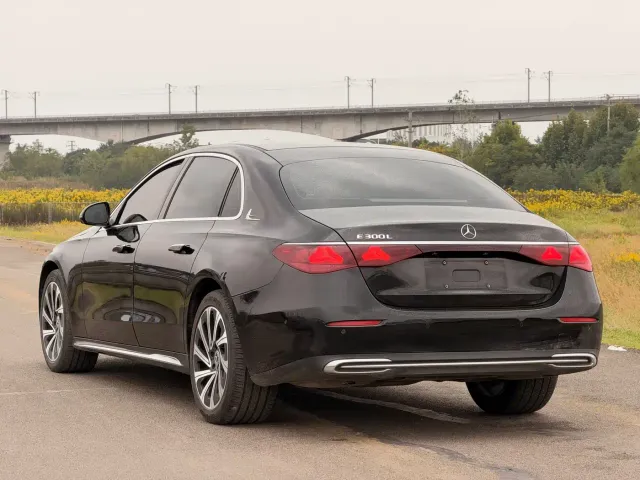 Mercedes-Benz E-Class — Фото автомобиля 7