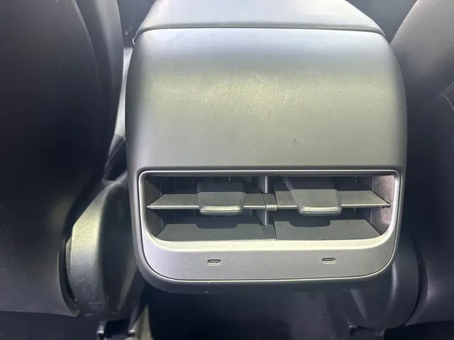 Tesla Model Y — Фото автомобиля 7