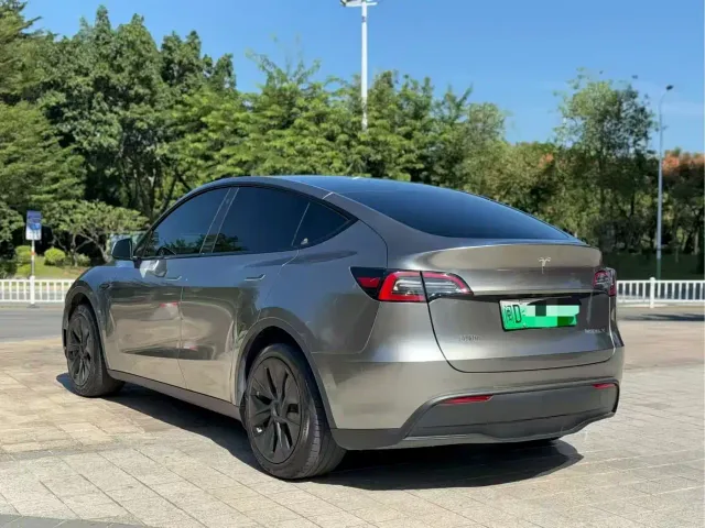 Tesla Model Y — Фото автомобиля 6