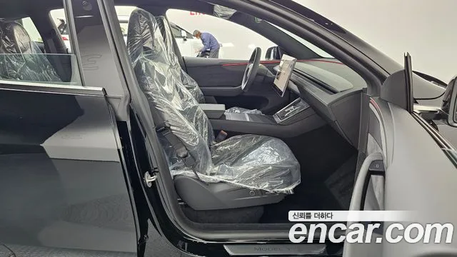 Tesla Model Y — Фото автомобиля 26