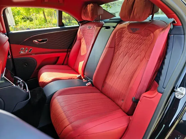 Bentley Flying Spur — Фото автомобиля 10