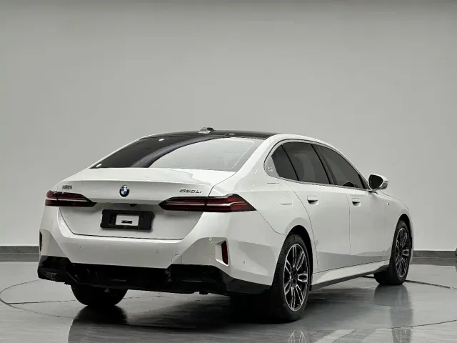 BMW 5 Series — Фото автомобиля 8
